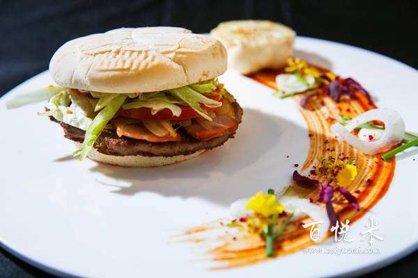 按照目前市場上的培訓學校來說學習西餐需要多少錢？